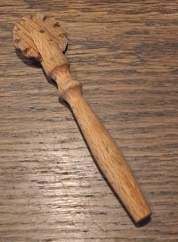 Altes teigrädchen teigrad - teigrädchen,